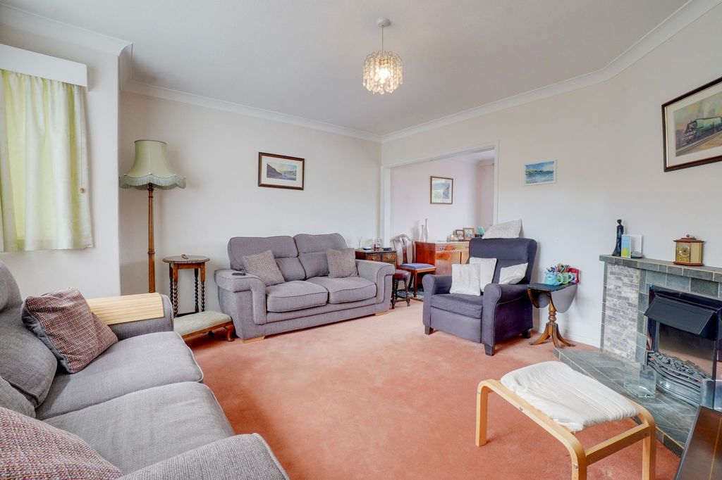 Property photo 2 of 21