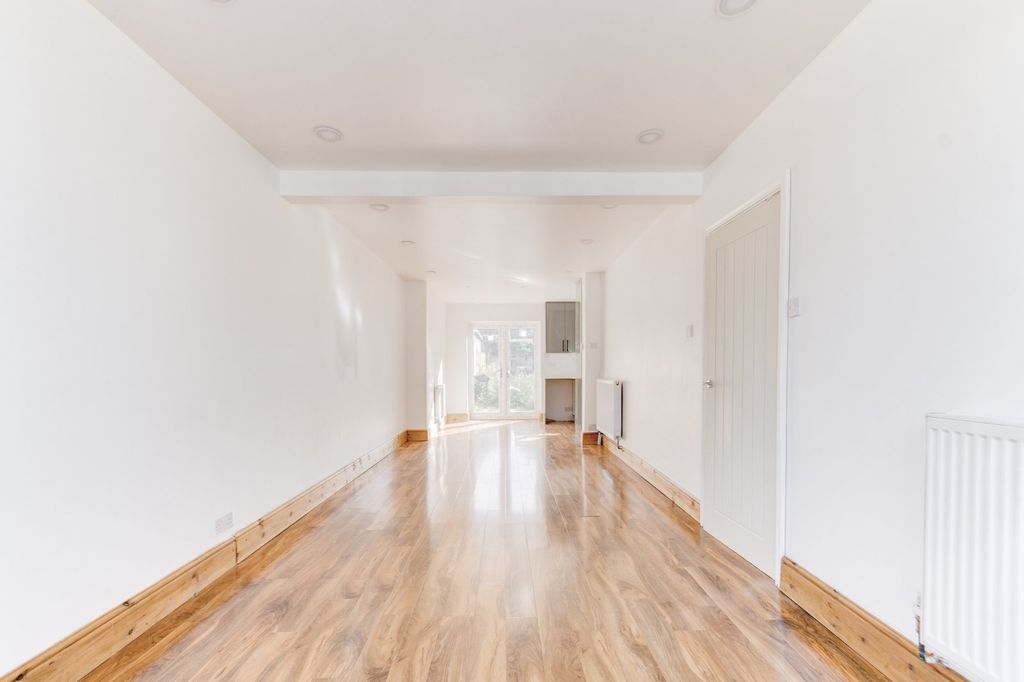 Property photo 2 of 12 Picture No. 08