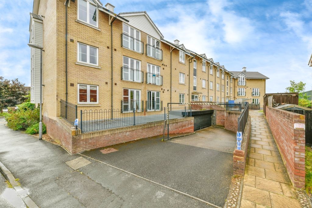 Property photo 1 of 17 External