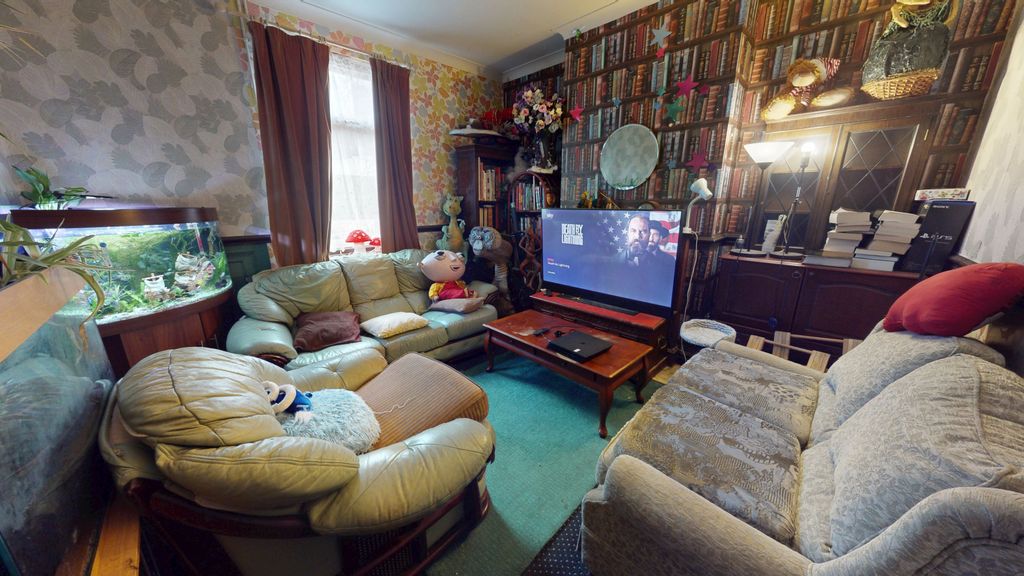 Property photo 3 of 12