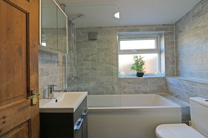 Property photo 2 of 10 Bathroom