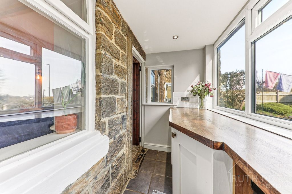 Property photo 2 of 25