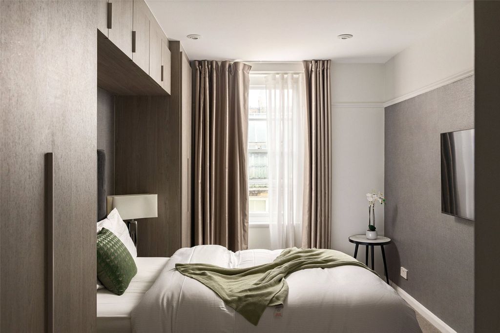 Property photo 1 of 15 Double Bedroom