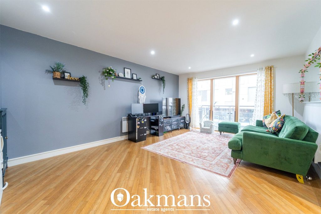 Property photo 3 of 17 Picture No. 12