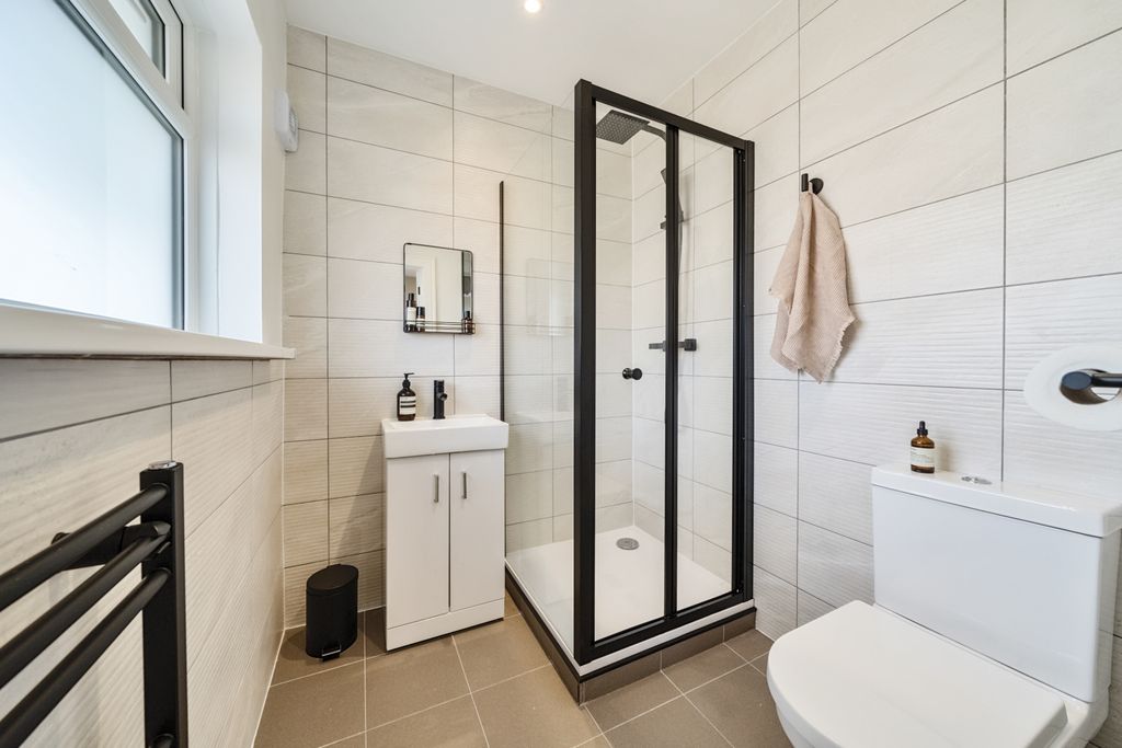 Property photo 2 of 8 Bathroom 3