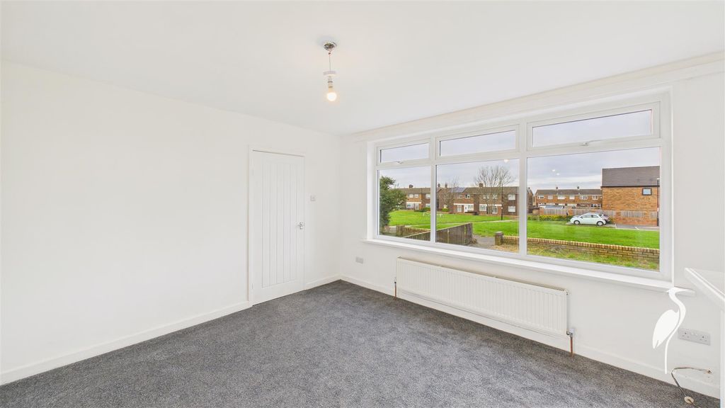 Property photo 3 of 21 Lounge