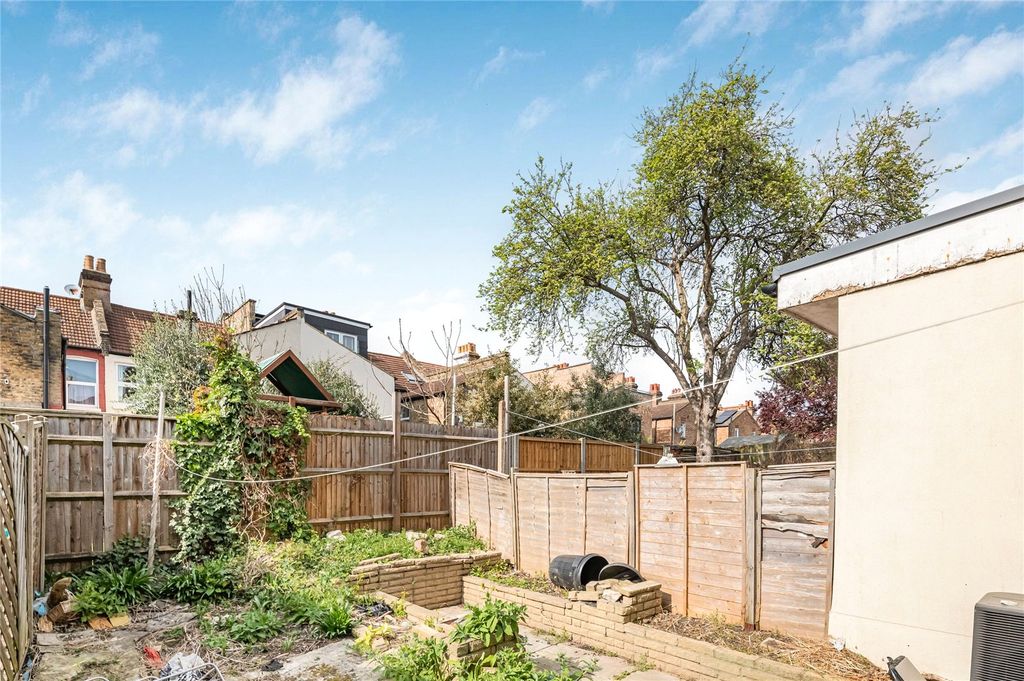 Property photo 3 of 11 Picture No. 12