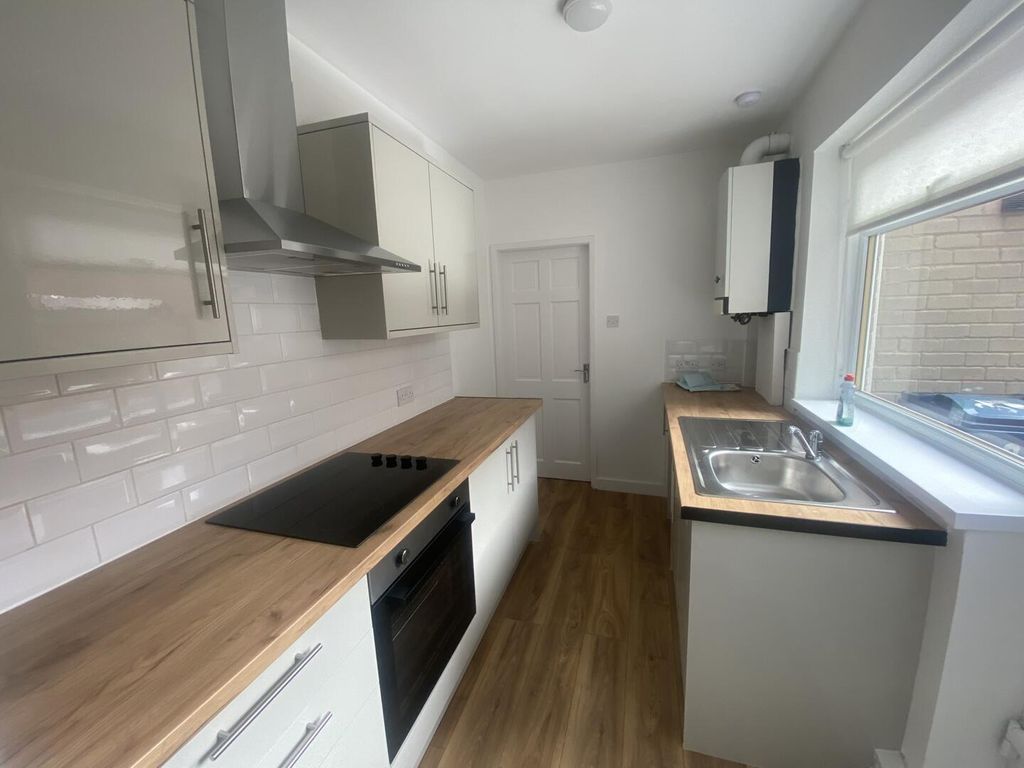 Property photo 2 of 5 Kitchen
