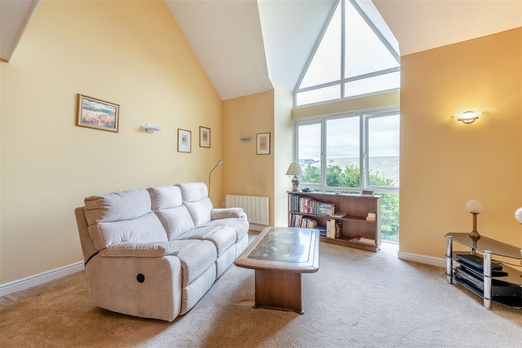 Property photo 3 of 25 8659196-Interior09.Jpg