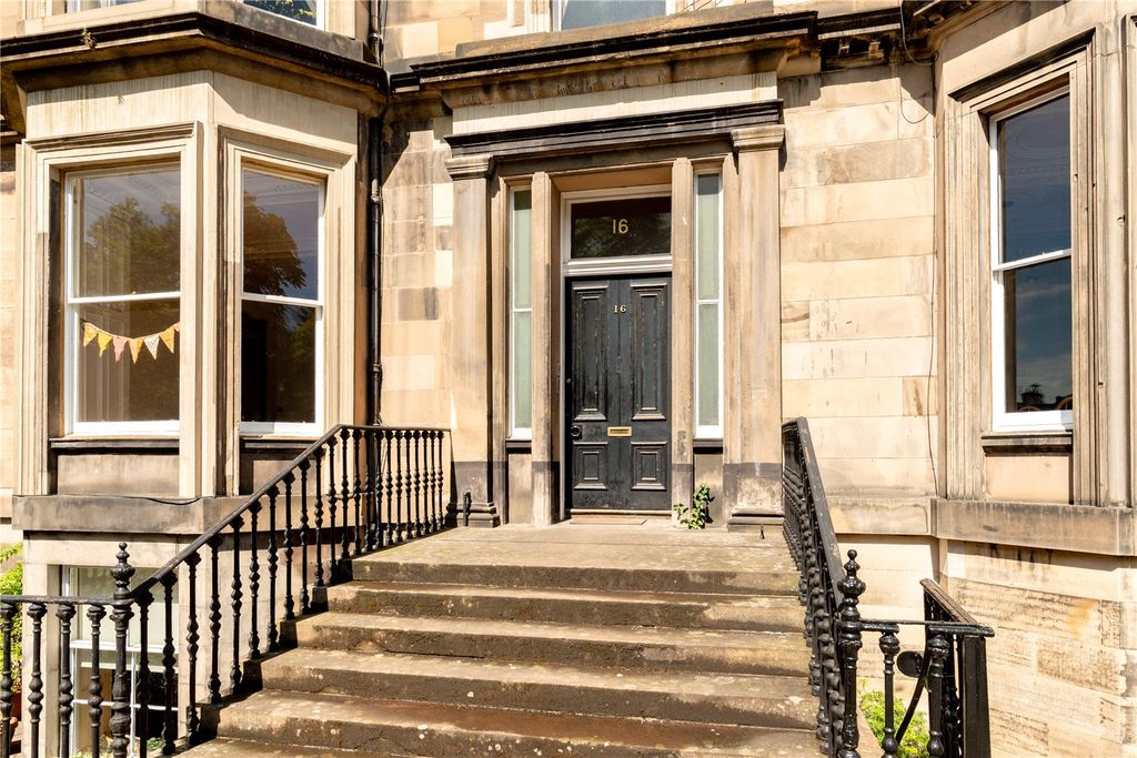 Property photo 2 of 10 Entrance