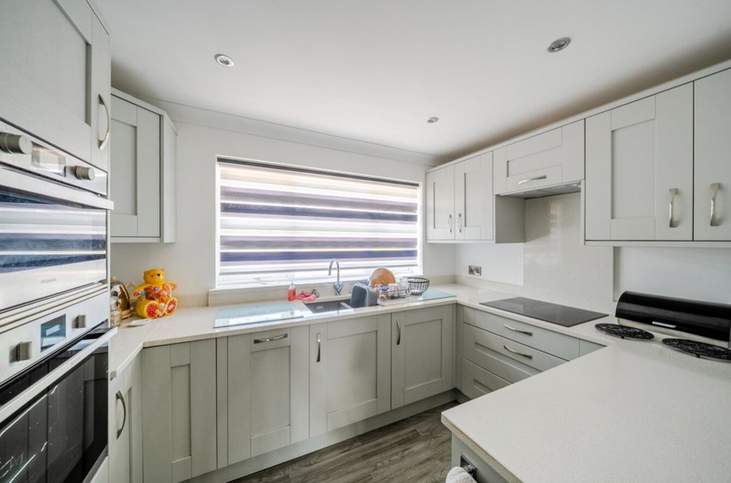 Property photo 3 of 19 1483446-18-6A3A9cc3E806F