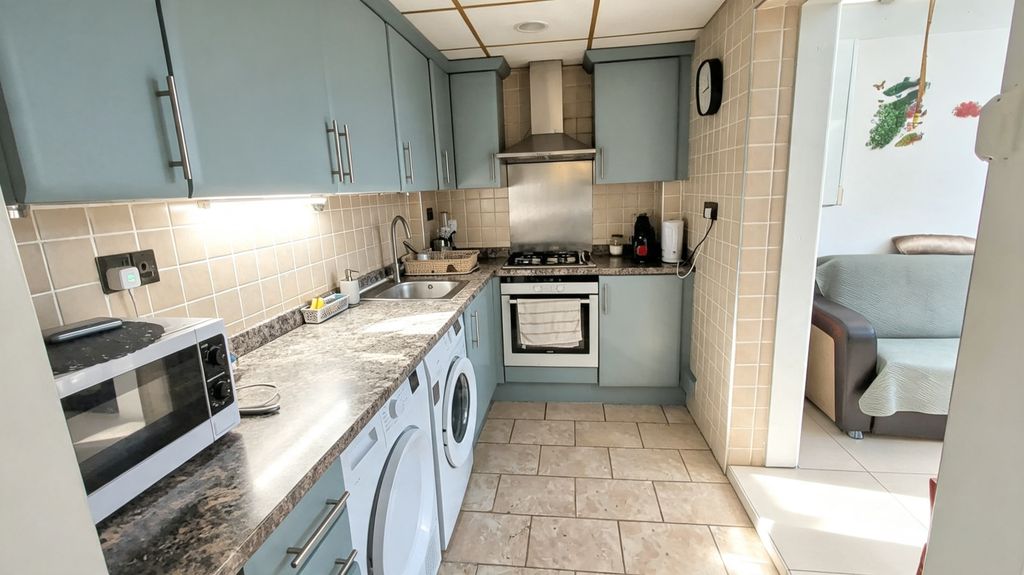 Property photo 2 of 6