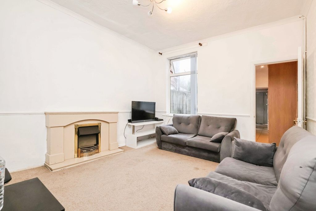 Property photo 2 of 15 Pbox-Img.Jpg