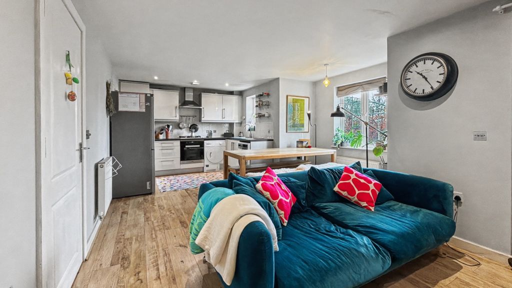 Property photo 2 of 12 4875582