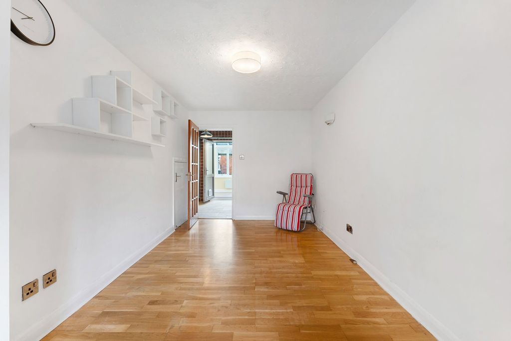Property photo 2 of 23