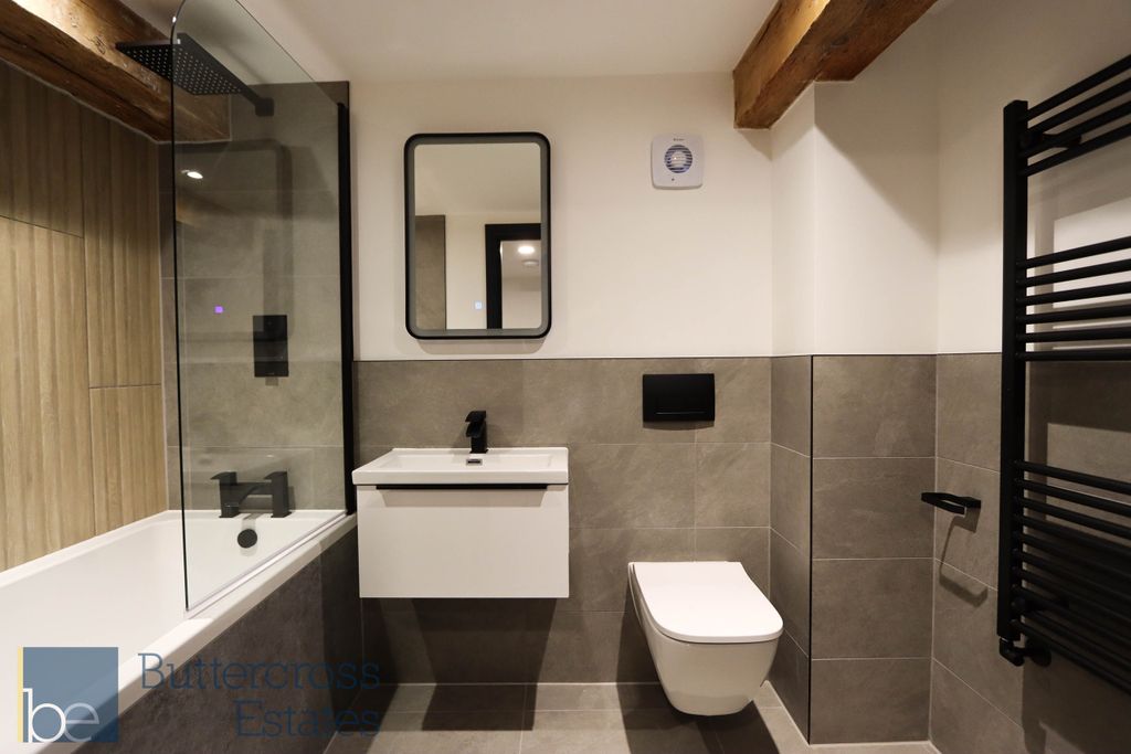 Property photo 3 of 10 Bathroom