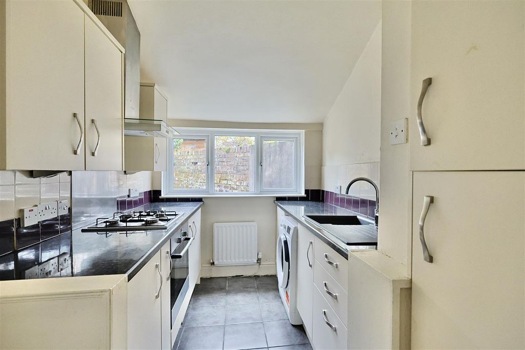 Property photo 3 of 14 8E20F677-F622-48Ca-B391-898F8794F737_1_201_A.Jpeg