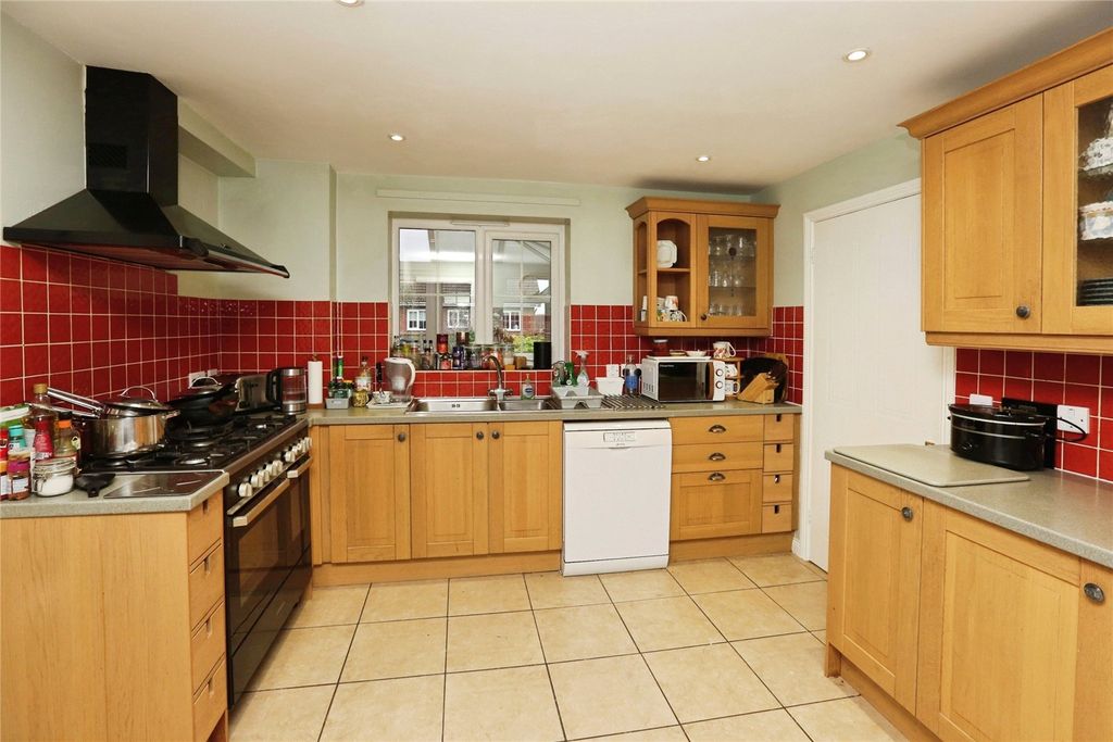 Property photo 2 of 25 Kitchen