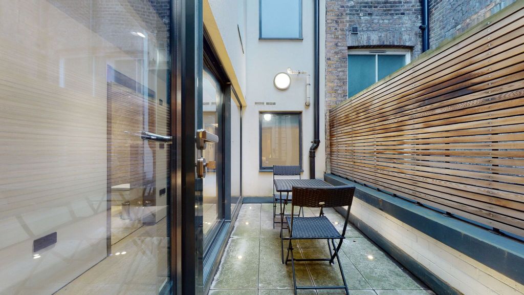 Property photo 2 of 25