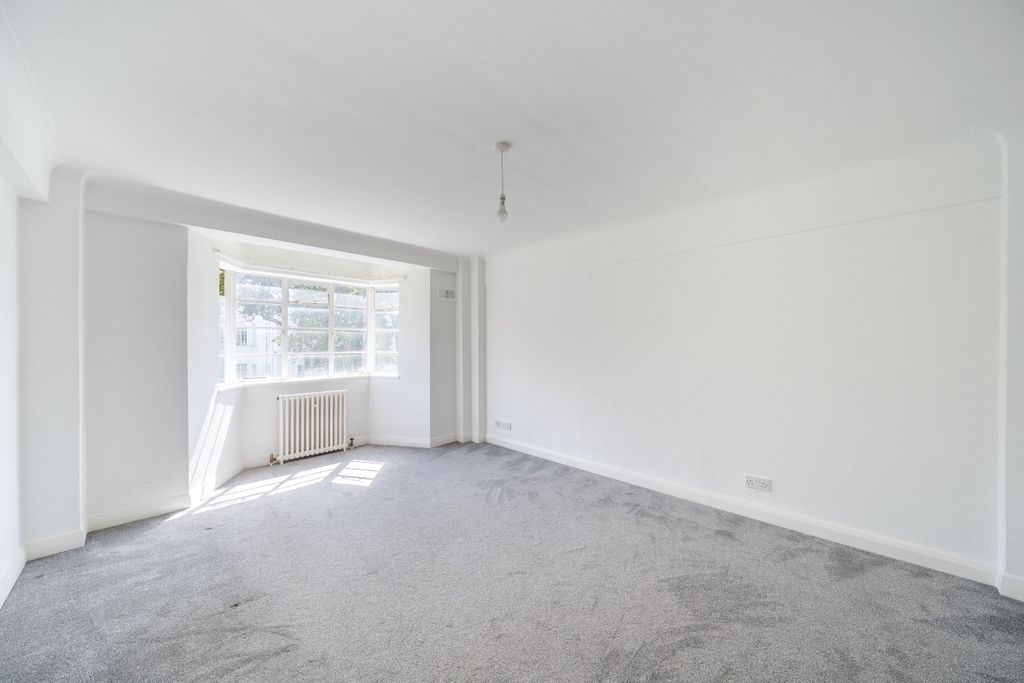Property photo 2 of 10 Corner Fielde