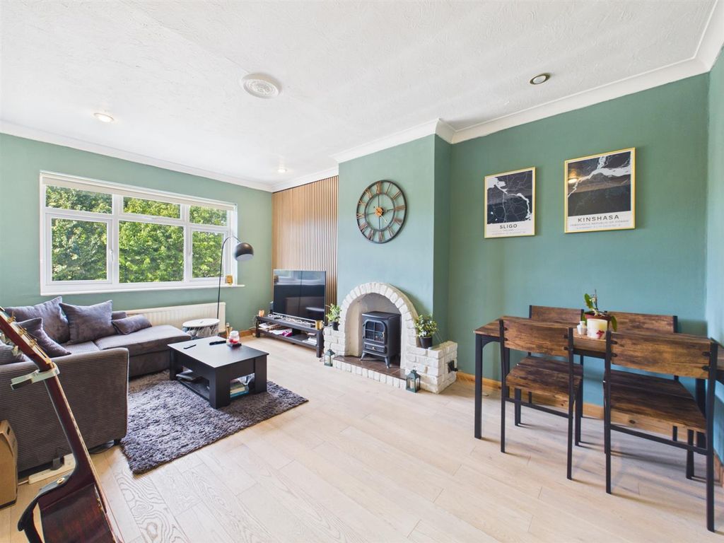 Property photo 2 of 13 Ad9972Da9E5048F6B47d41741d3F0A9c_100_Cam05080G0-Pr