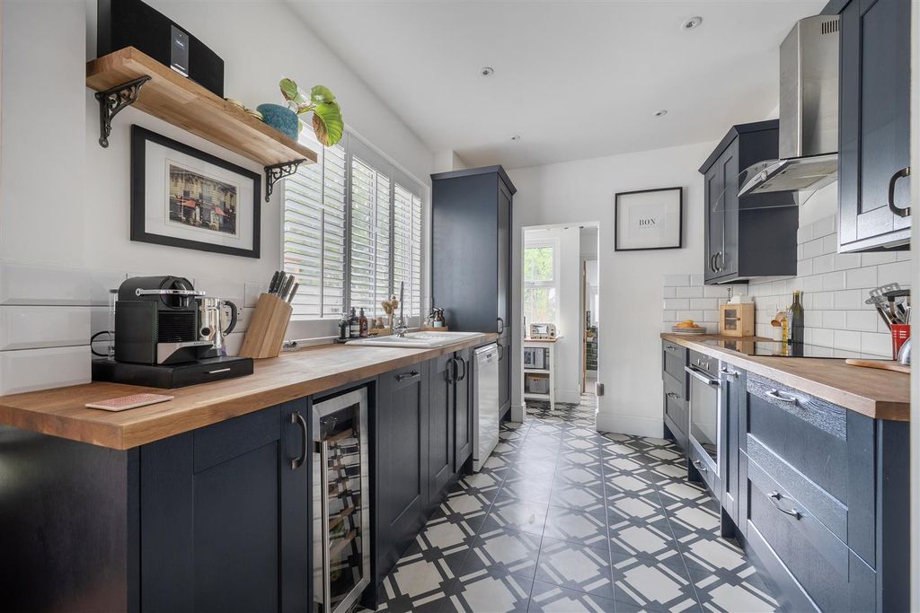 Property photo 3 of 24 1454720-18-6A05F046c0Fc2.Jpg