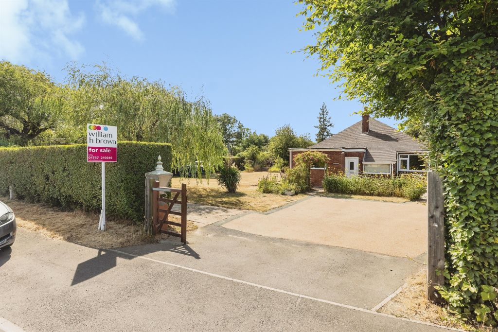 Property photo 2 of 27