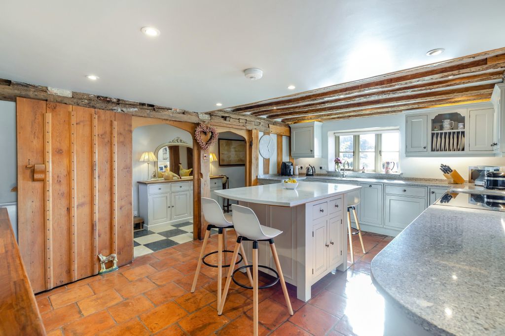 Property photo 3 of 24 Kitchen