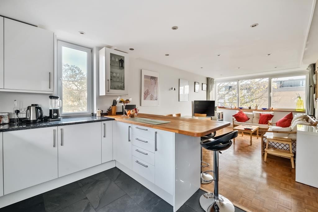 Property photo 1 of 9 Kitchen/Reception