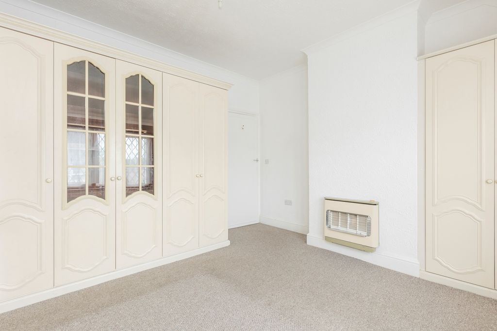 Property photo 3 of 10 Bedroom