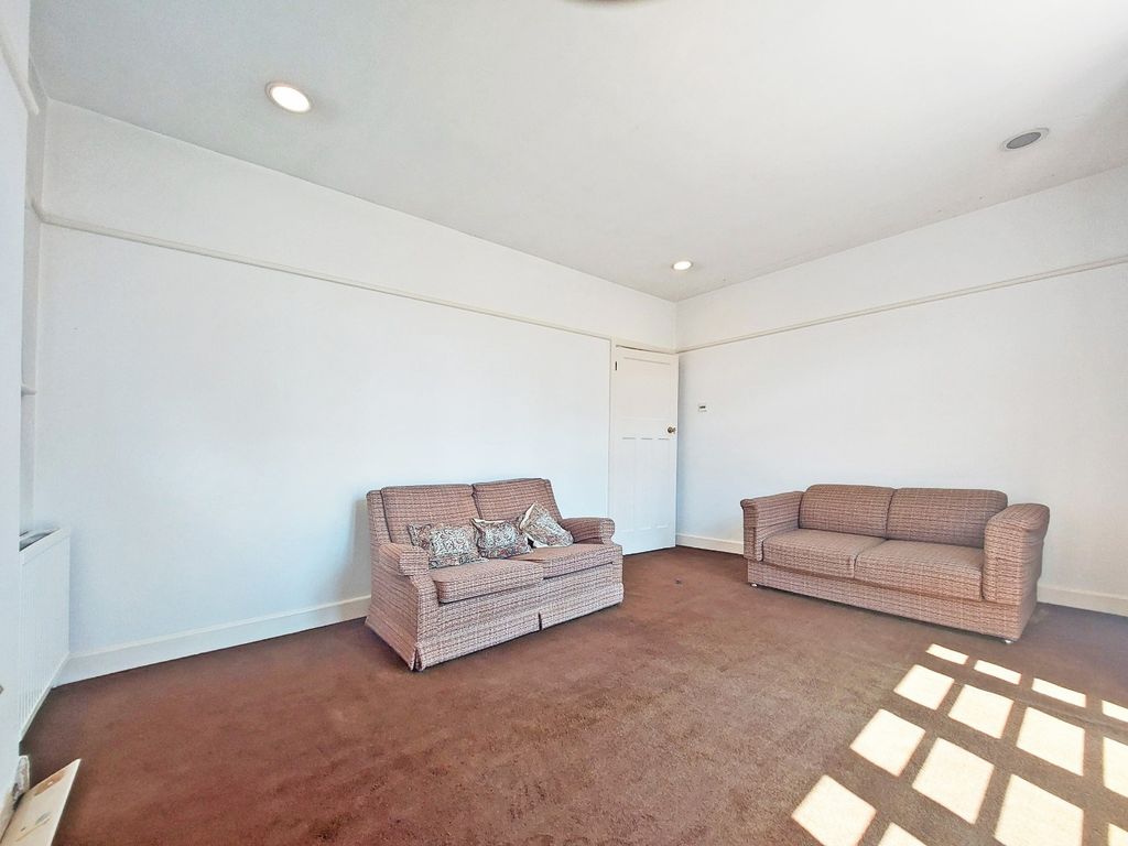 Property photo 2 of 13 4338773