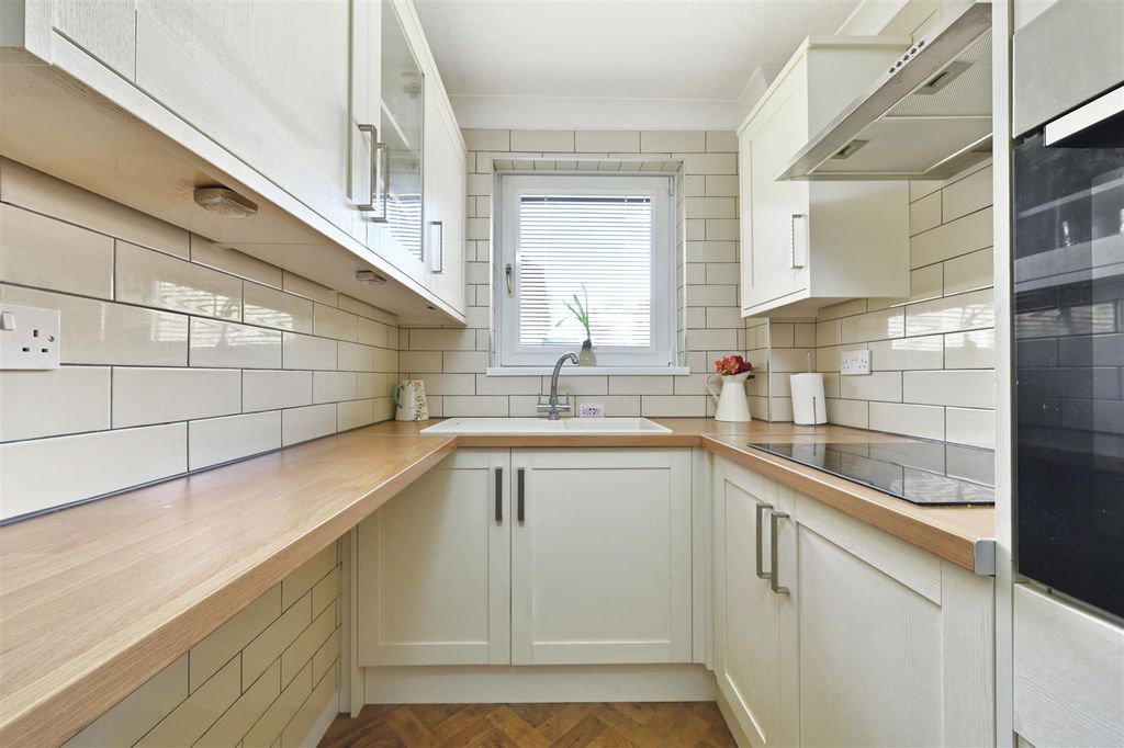 Property photo 3 of 19 16 Homelawn House - Tn401Pn (1).Jpg