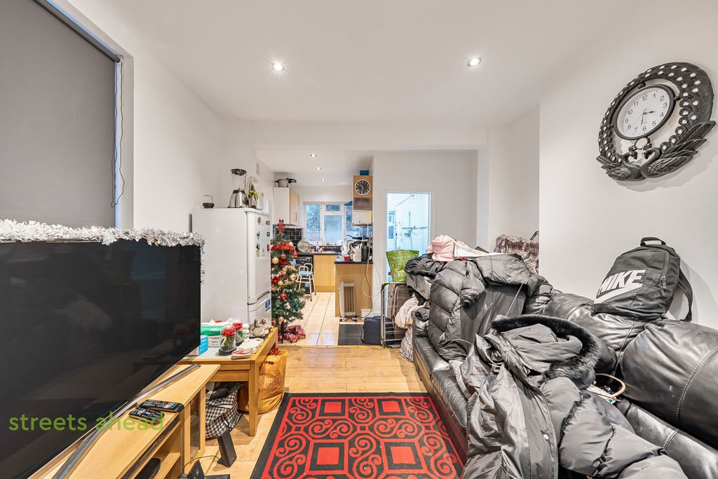 Property photo 2 of 12 2d922B0c-Ef5c-40d...