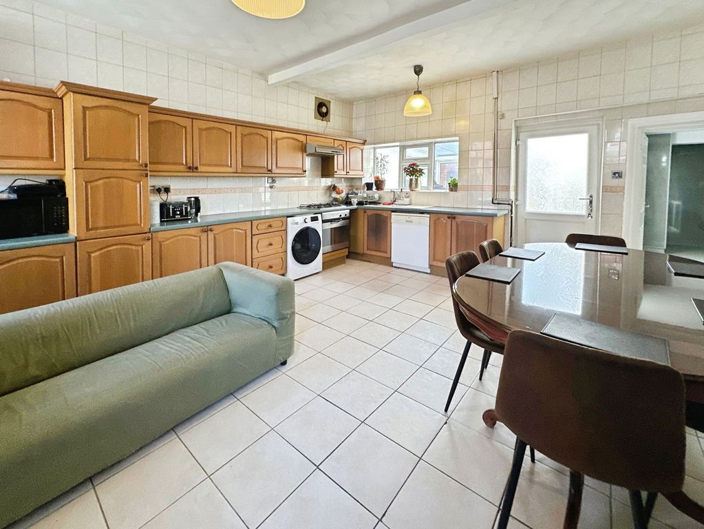 Property photo 3 of 28