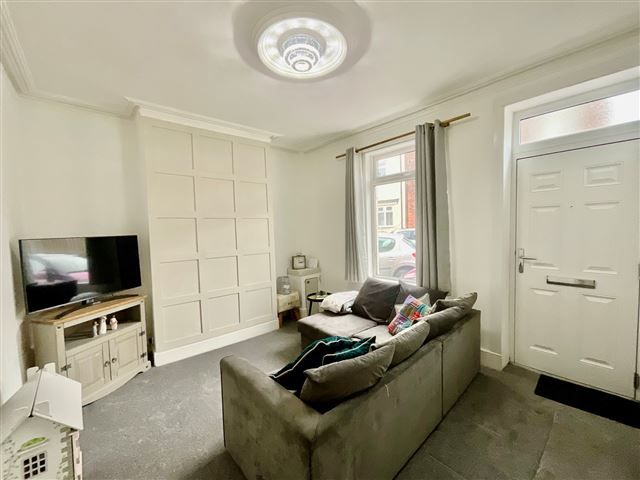 Property photo 3 of 20 Lounge