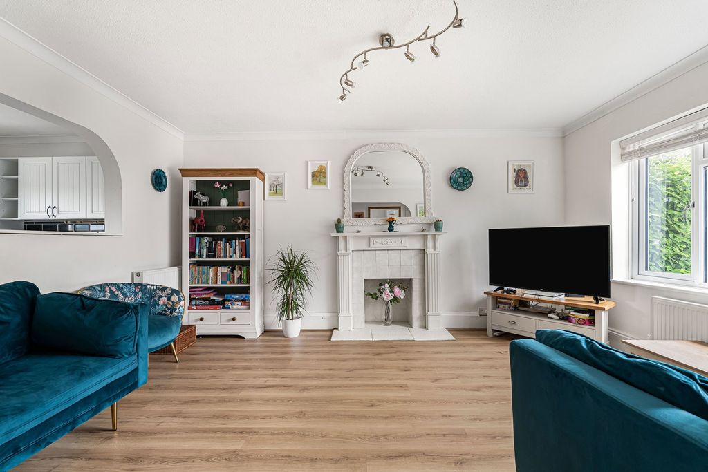 Property photo 2 of 17
