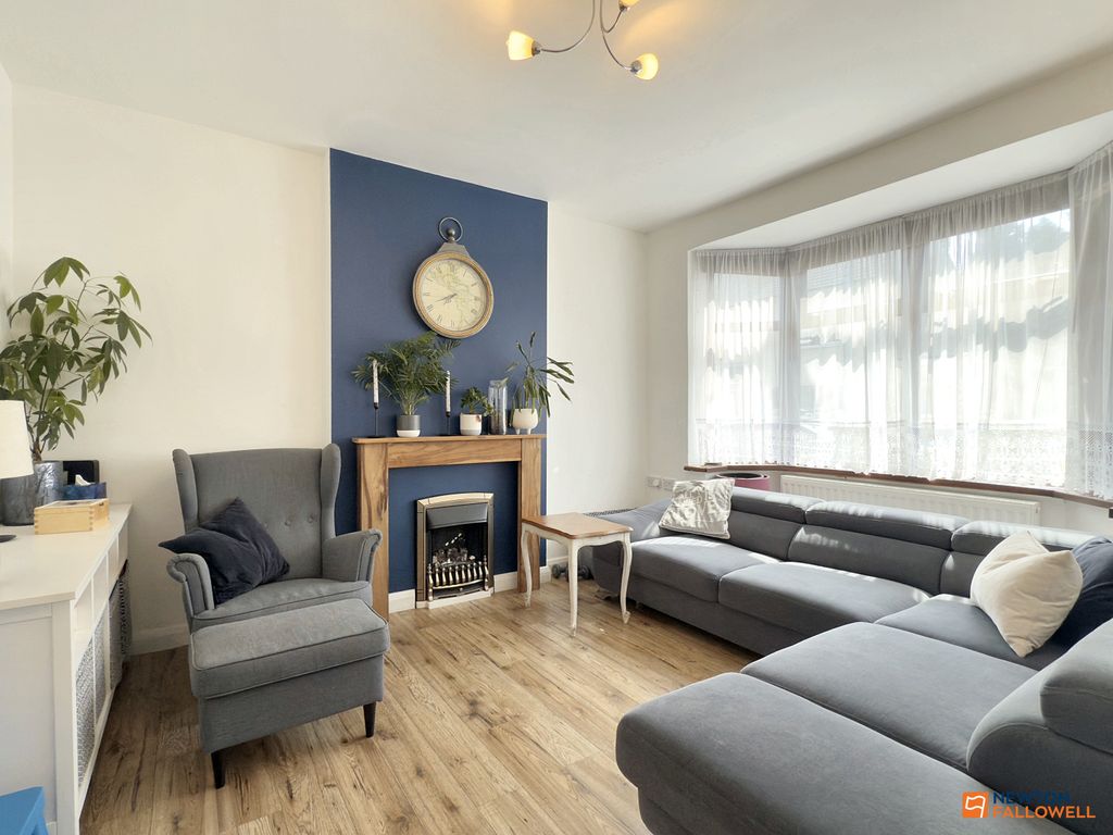 Property photo 2 of 33