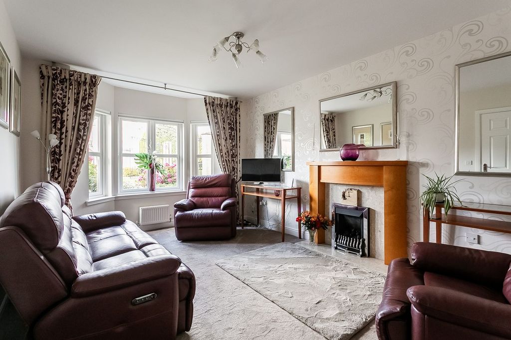 Property photo 2 of 33