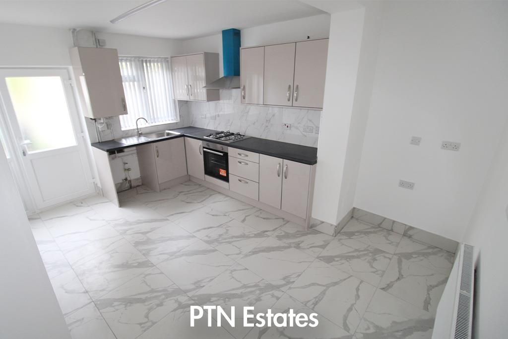 Property photo 3 of 12 Kitchen.Jpg