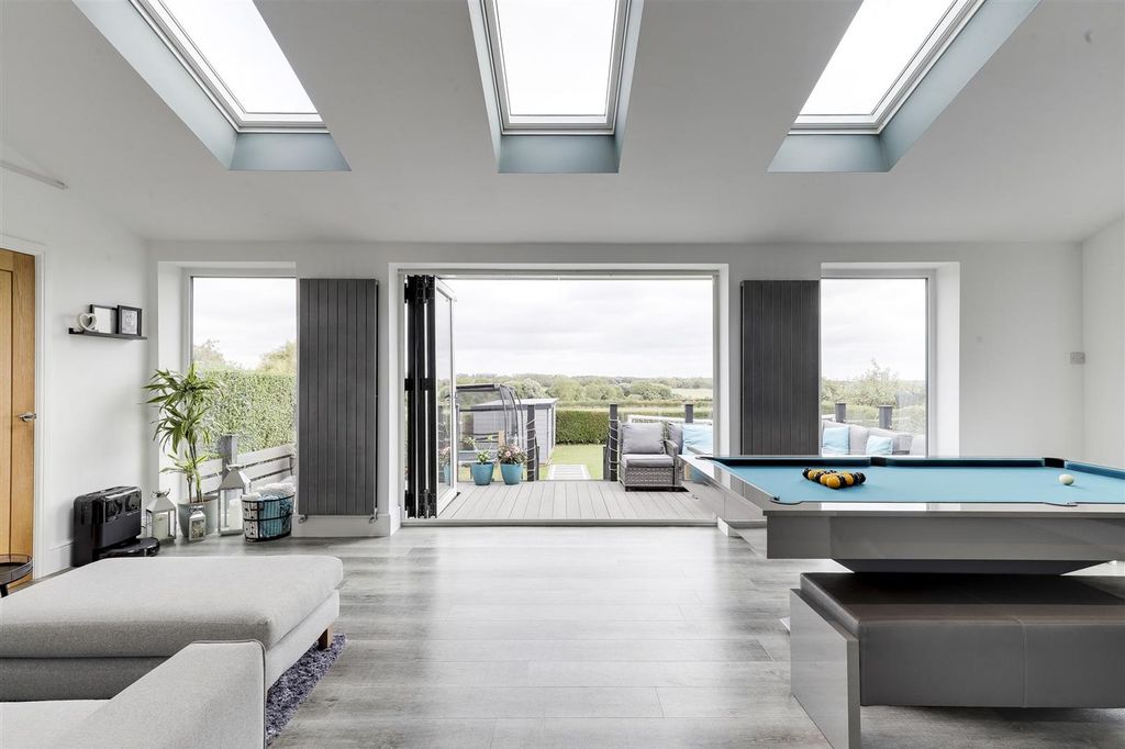 Property photo 3 of 37