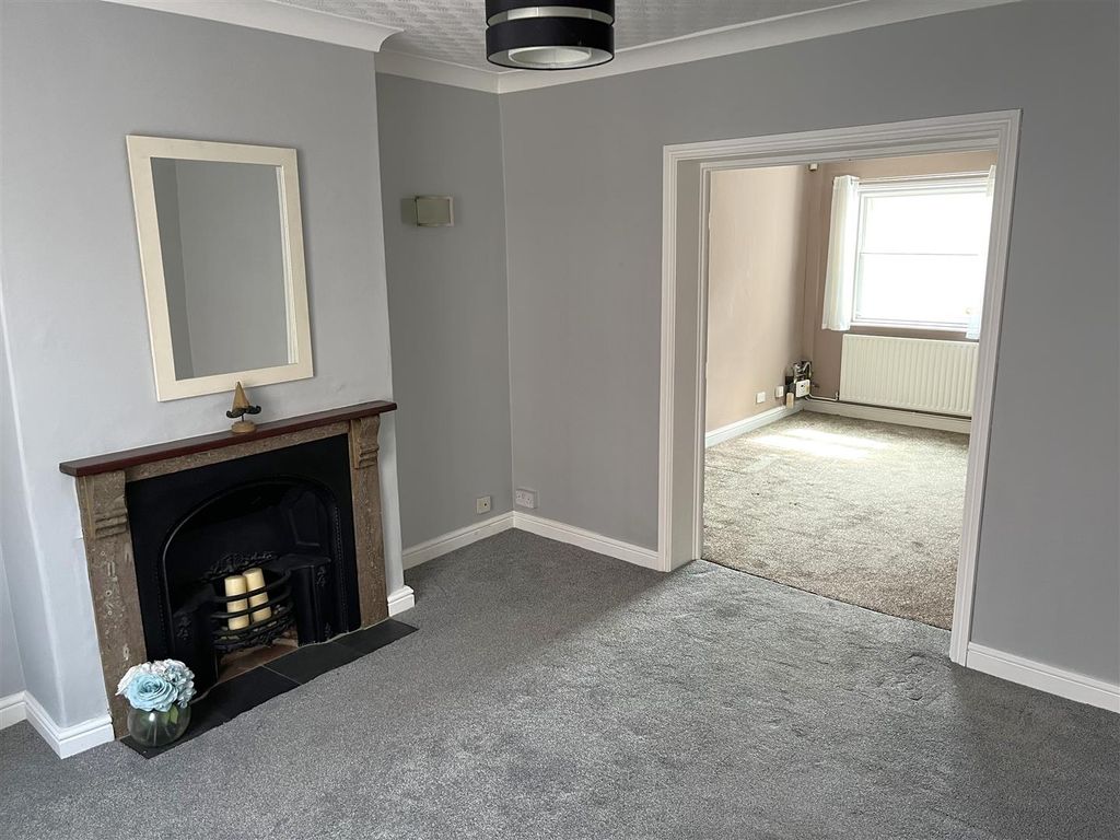 Property photo 2 of 14 Lounge 938