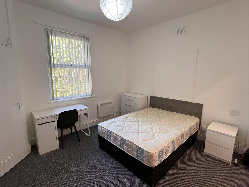 Property photo 1 of 11 Bedroom