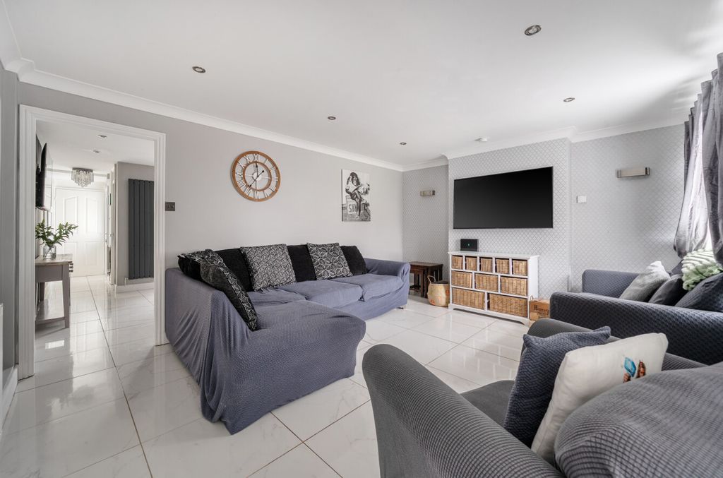 Property photo 2 of 15 1401260-16-696E27...