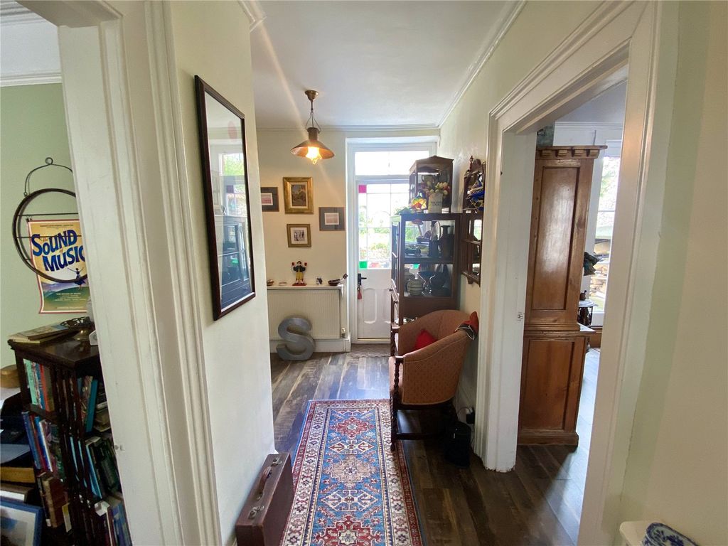 Property photo 3 of 28