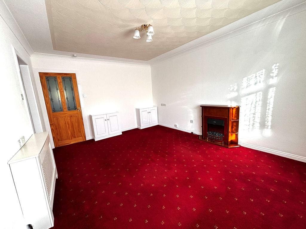 Property photo 3 of 9 Lounge