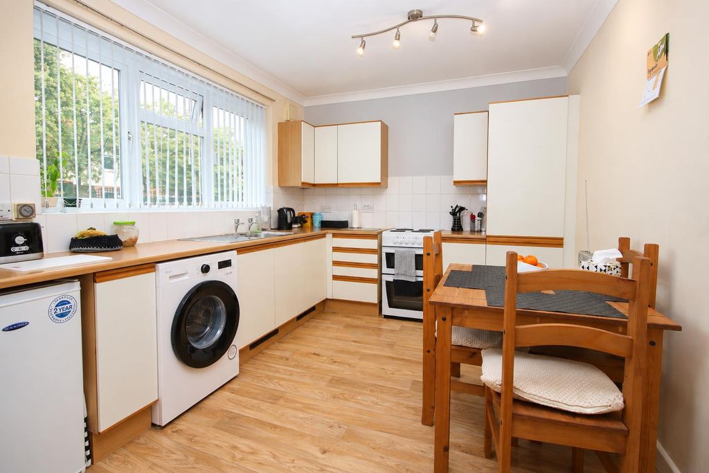 Property photo 2 of 11 A9c9A0Cf-E61E-4ce6-83Eb-049Defcab898.Png