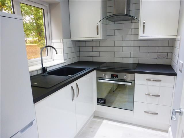 Property photo 2 of 7 Kitchen