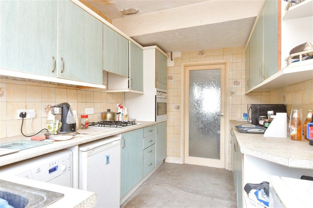 Property photo 3 of 12 Kitchen