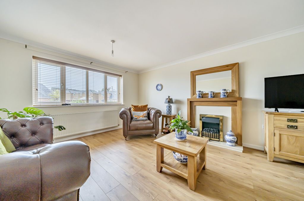 Property photo 3 of 23 1364598-12-68E67F...