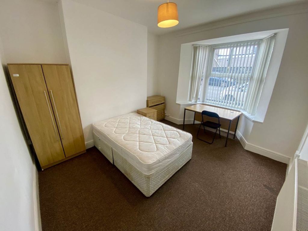 Property photo 3 of 14 144Abaf7-51c7-49d6-9A76-8Bc97697d9cc